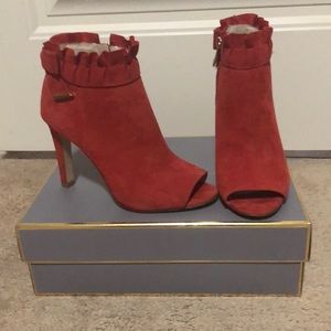 innay peep toe bootie